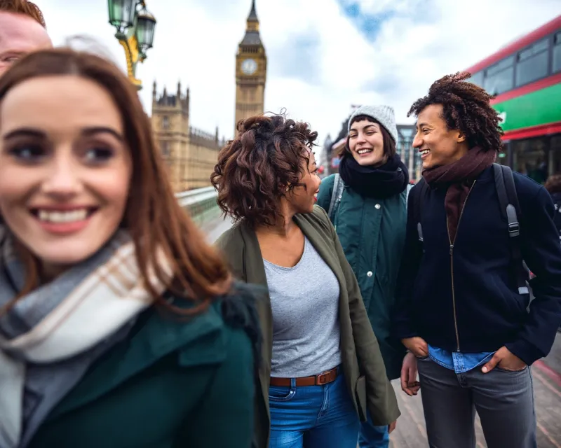 group-friends-selfie-big-ben-london